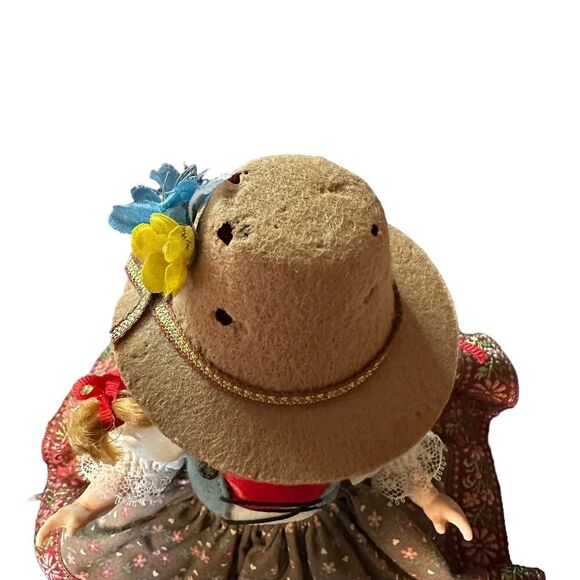 Madame Alexander Austria Doll #532 with Box - Picture 6 of 13